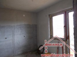 vand-casa-in-constructie-pe-c-cisnadiei-1
