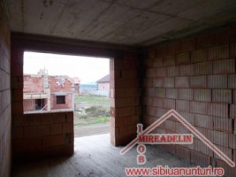 vand-casa-la-rosu-pii-c-cisnadiei-4