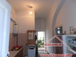 vand-apartament-3-camere-la-casa-ultracentral-2