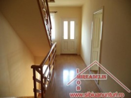 inchiriez-apartament-4-camere-strand-ii-10