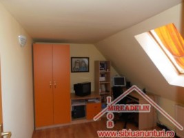 vand-apartament-4-camere-strada-sacel-8