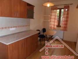 inchiriez-casa-3-camere-singur-in-curte-zona-piata-cluj-1