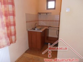 inchiriez-casa-3-camere-singur-in-curte-zona-piata-cluj-2