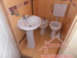 inchiriez-casa-3-camere-singur-in-curte-zona-piata-cluj-6