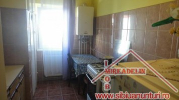 inchiriez-apartament-3-camere-valea-aurie-1