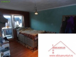 vand-apartament-4-camere-valea-aurie