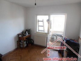 vand-apartament-4-camere-valea-aurie-3