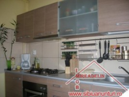 vand-apartament-3-camere-de-lux-la-mansarda-3