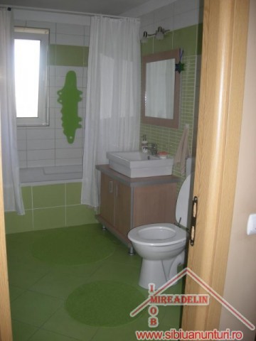 vand-apartament-3-camere-de-lux-la-mansarda-4