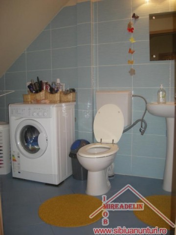 vand-apartament-3-camere-de-lux-la-mansarda-5