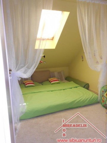 vand-apartament-3-camere-de-lux-la-mansarda-8