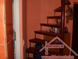 vand-mansarda-2-camere-strada-semaforului-5