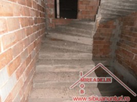 vand-casa-la-rosu-zona-vasile-aaron-2