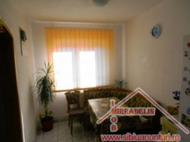 vand-apartament-3-camere-zona-cedonia-1