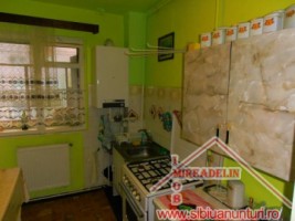 vand-apartament-3-camere-zona-vasile-aaron-3