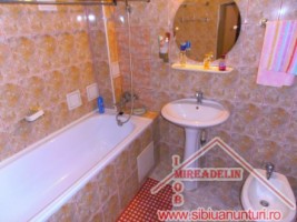 vand-pensiune-5-camere-zona-centrala-9