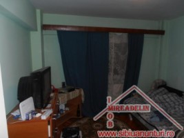 inchiriez-apartament-2-camere-zona-vasile-aaron-1