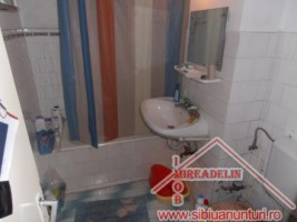 inchiriez-apartament-2-camere-zona-vasile-aaron-3