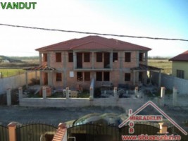 vand-casa-la-rosu-zona-strtractorului