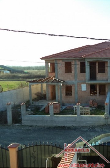 vand-casa-la-rosu-zona-strtractorului-1