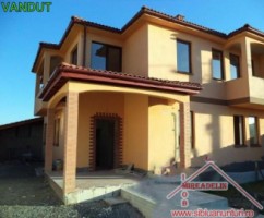 vand-casa-4-camere-zona-strtractorului