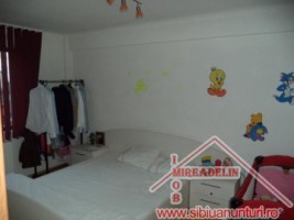 vand-apartament-2-camere-zona-hipodrom-iii-2