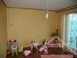 vand-apartament-2-camere-zona-hipodrom-iii-3