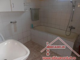 inchiriez-apartament-2-camere-la-casa-central-3
