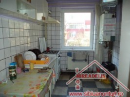 vand-apartament-3-camere-zona-rahova-3