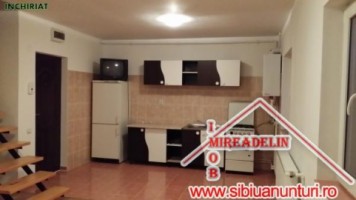 inchiriez-mansarda-3-camere-broscarie