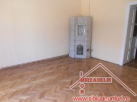 vand-casa-3-camere-zona-centrala-2