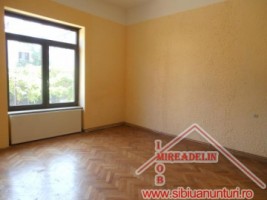 vand-casa-3-camere-zona-centrala-3
