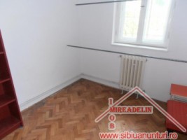vand-casa-3-camere-zona-centrala-4