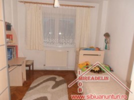 vand-apartament-4-camere-zona-mihai-viteazu-3