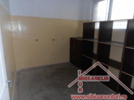 inchiriez-spatiu-comercial-51-mp-valea-aurie-3