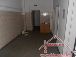 inchiriez-spatiu-comercial-69-mp-vasile-aaron-2