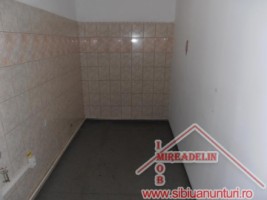 inchiriez-spatiu-comercial-69-mp-vasile-aaron-3