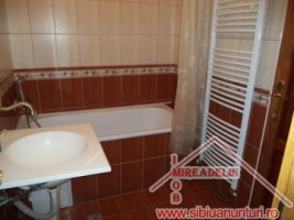 inchiriez-apartament-3-camere-zona-parcul-sub-arini-4