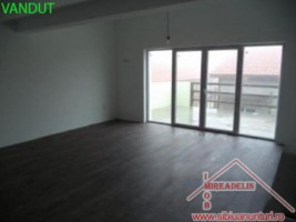 vand-casa-4-camere-zona-rezidentiala-sura-mare