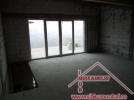 vand-casa-4-camere-zona-rezidentiala-sura-mare-6