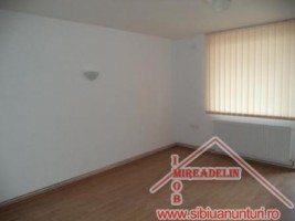 inchiriez-apartament-3-camere-zona-nicolae-iorga-2