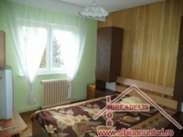 inchiriez-apartament-4-camere-zona-parc-sub-arini-2