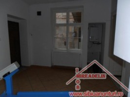 inchiriez-spatiu-comercial-46-mp-zona-ultracentrala-3