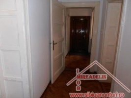 vand-apartament-3-camere-central-4