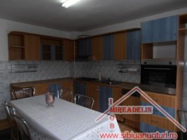 inchiriez-casa-3-camere-pe-strada-tilisca-2
