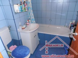 inchiriez-apartament-3-camere-zona-vasile-aaron-4