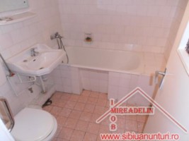vand-apartament-2-camere-zona-centrala-3