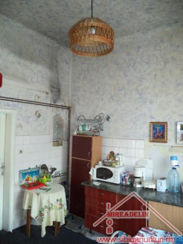 vand-apartament-4-camere-la-casa-central-3