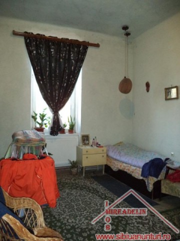 vand-apartament-4-camere-la-casa-central-5