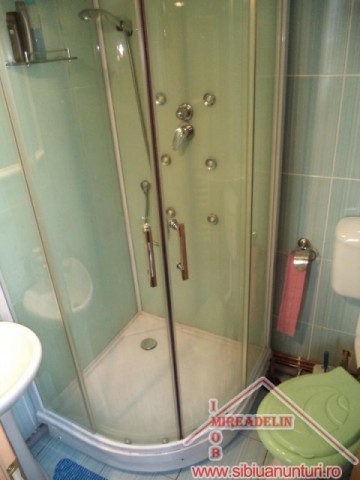 vand-apartament-4-camere-la-casa-central-6